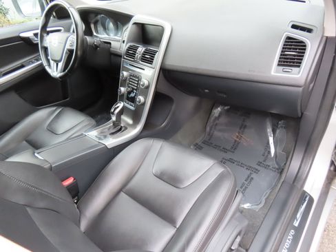 Used 2016 Volvo XC60 T6 image 21