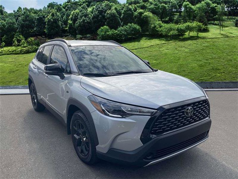 Certified 2025 Toyota Corolla Cross LE image 1