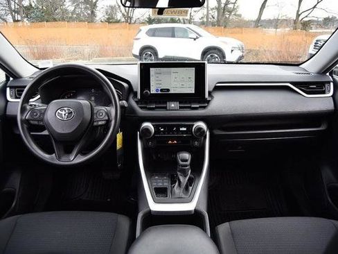 Used 2024 Toyota RAV4 LE image 8