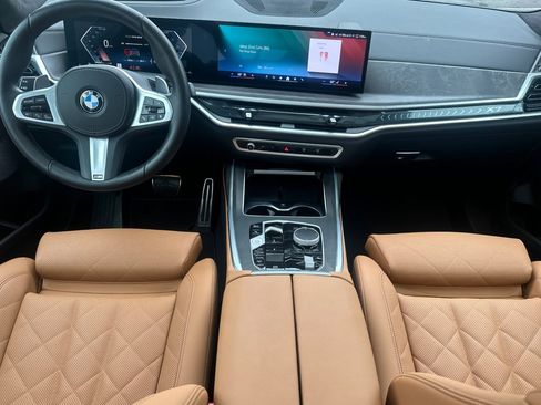 Certified 2025 BMW X7 xDrive40i w/ M Sport Package image 17
