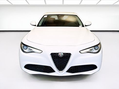 Used 2021 Alfa Romeo Giulia Sprint RWD image 2
