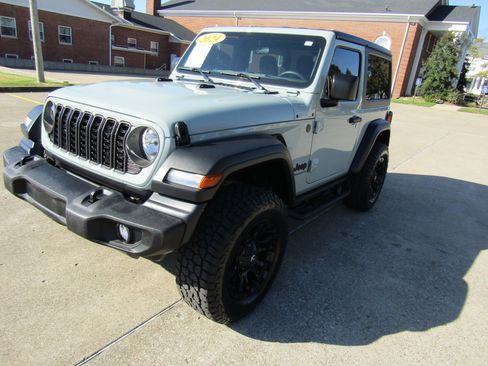 Used 2024 Jeep Wrangler Sport image 7