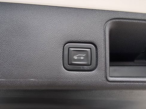 Used 2023 GMC Terrain SLT w/ Infotainment Package II AWD/4WD image 12