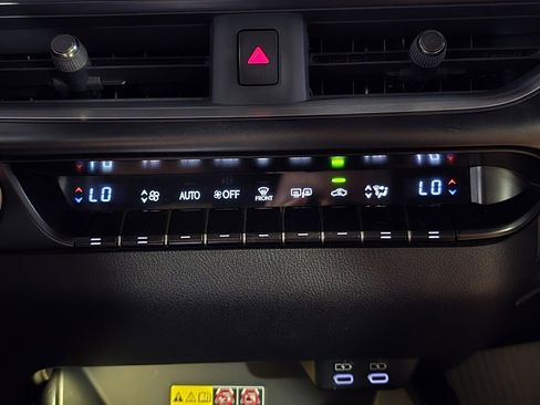 Used 2023 Lexus UX 250h FWD image 22