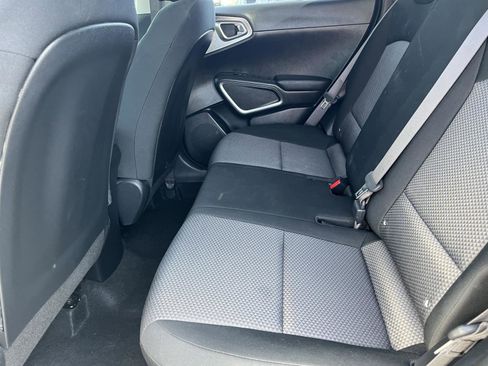 Used 2025 Kia Soul LX w/ LX Technology Package image 17
