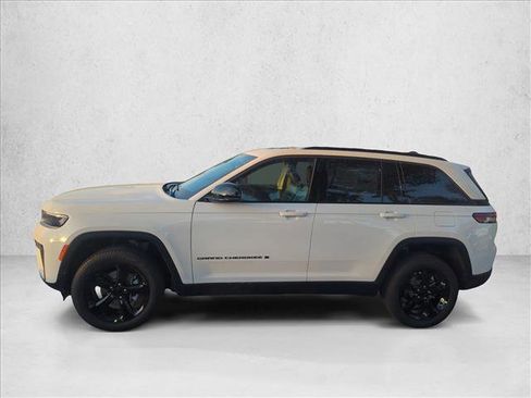 New 2026 Jeep Grand Cherokee Limited w/ Limited Altitude Package RWD image 4