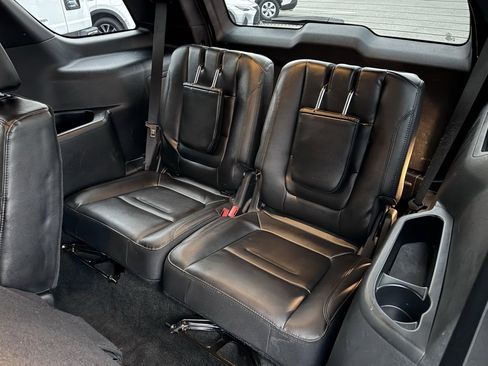 Used 2018 Ford Explorer XLT w/ Equipment Group 202A image 19