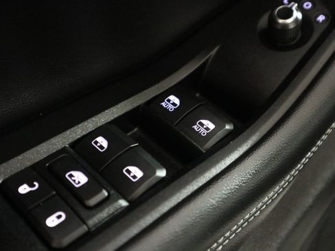 Used 2023 Jeep Grand Cherokee L Laredo image 35