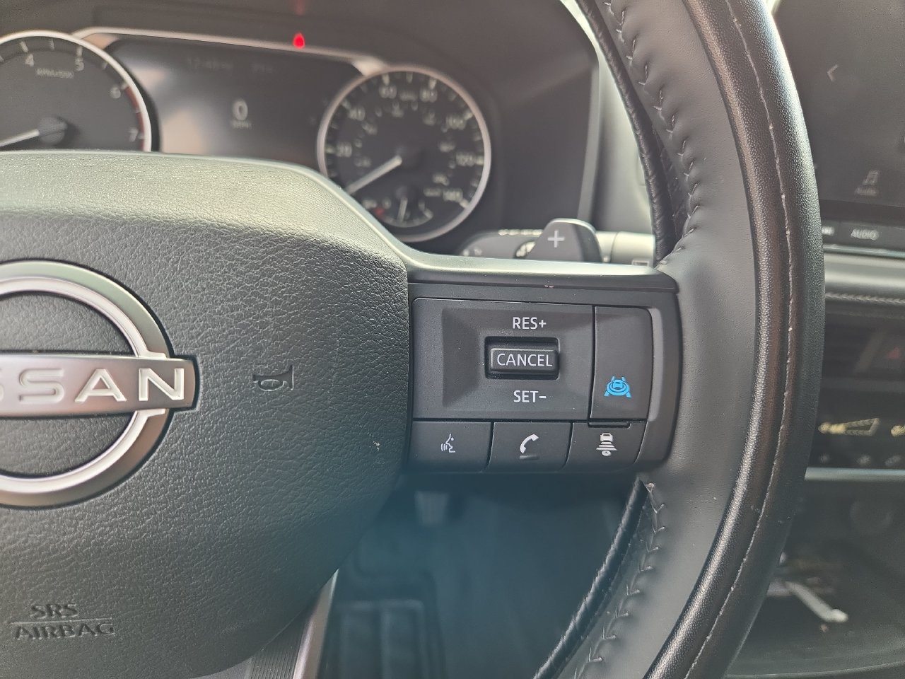 Used 2025 Nissan Rogue SV AWD/4WD image 12
