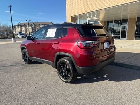 Used 2022 Jeep Compass Latitude AWD/4WD image 2