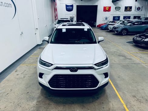 Used 2024 Toyota Grand Highlander AWD Hybrid image 2