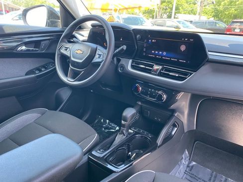Used 2024 Chevrolet TrailBlazer LT w/ Driver Confidence Package image 7
