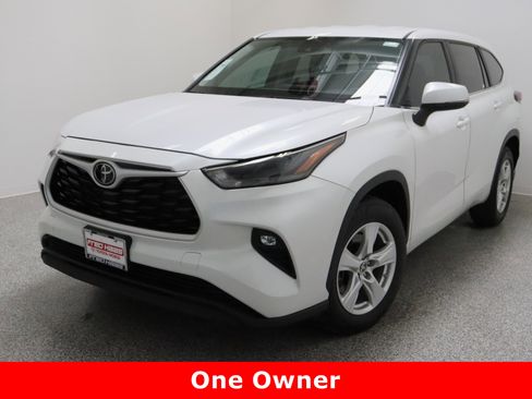 Used 2024 Toyota Highlander LE image 2