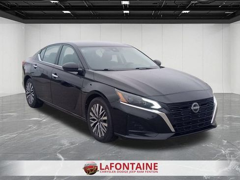 Used 2024 Nissan Altima 2.5 SV FWD image 7