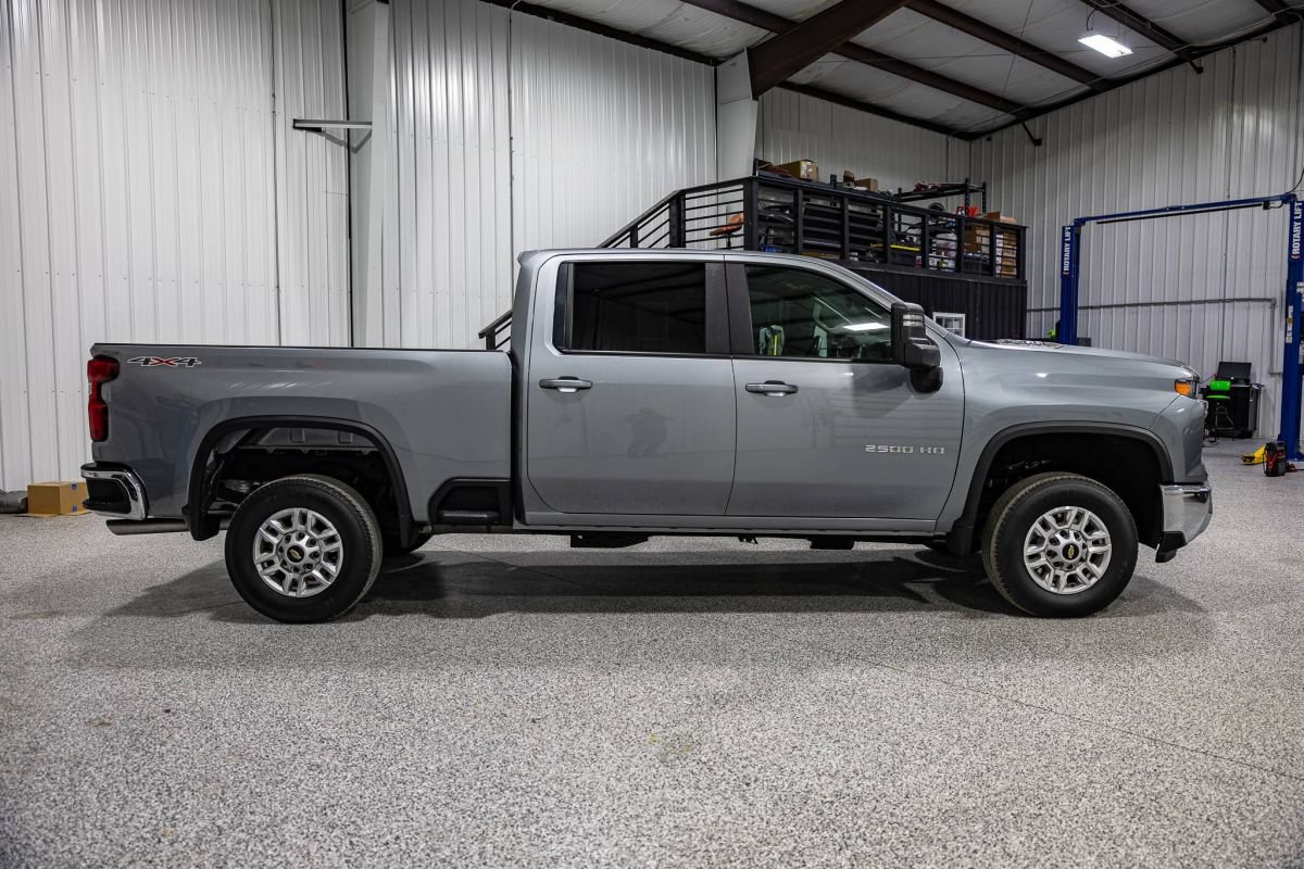 Used 2025 Chevrolet Silverado 2500 LT w/ Convenience Package AWD/4WD image 6