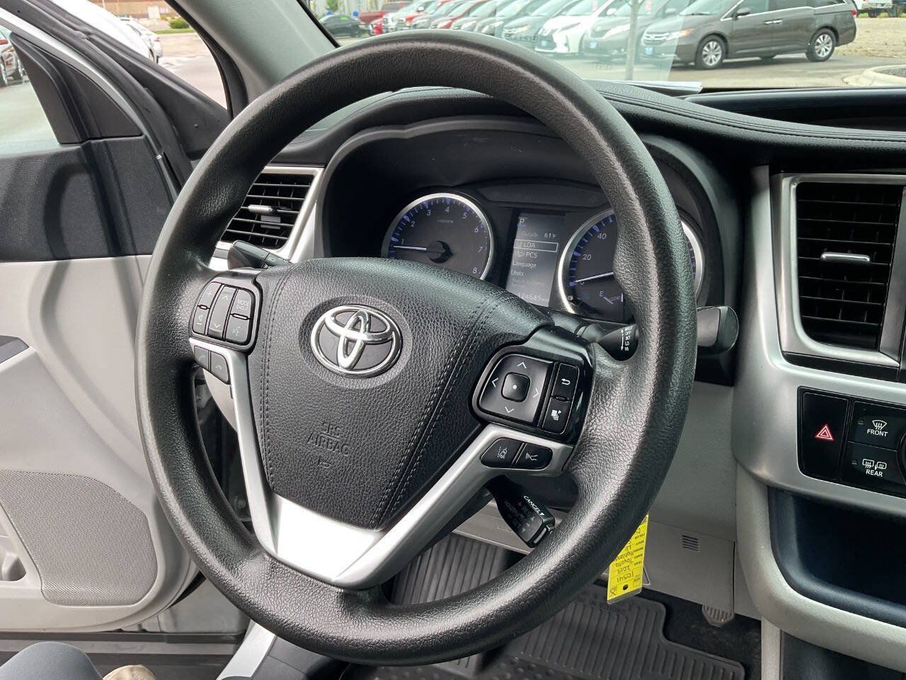Used 2019 Toyota Highlander LE FWD image 18