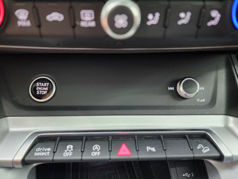 Used 2024 Audi Q3 2.0T Premium image 50