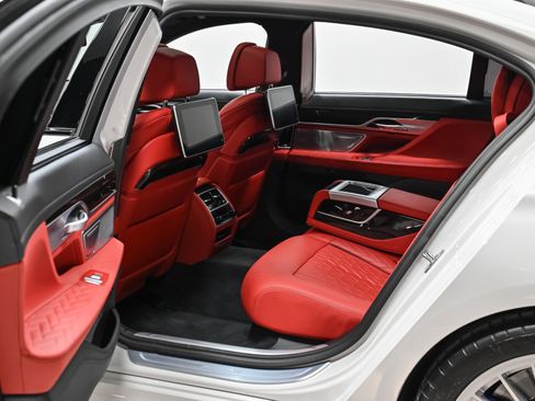 Used 2022 BMW ALPINA B7 xDrive w/ Luxury Rear Seating Package AWD/4WD image 34