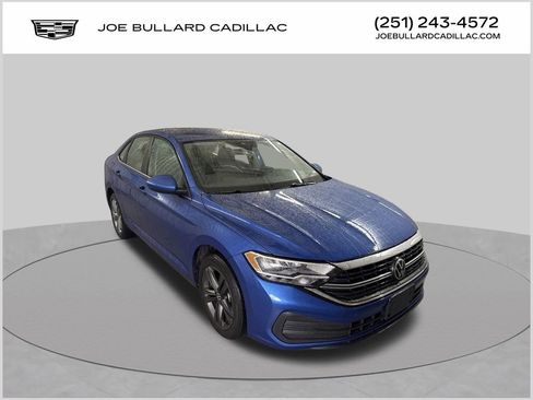 Used 2024 Volkswagen Jetta SE FWD image 1