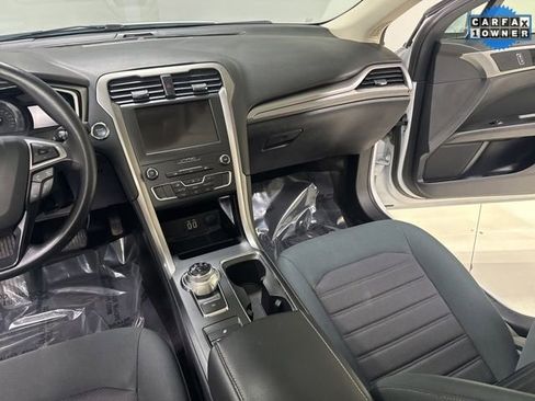 Used 2020 Ford Fusion SE image 22