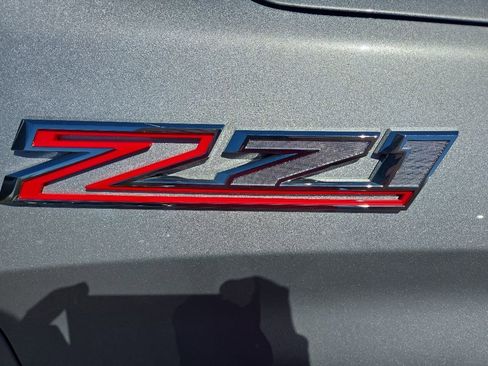 Used 2022 Chevrolet Silverado 1500 LT w/ Z71 Off-Road Package AWD/4WD image 10