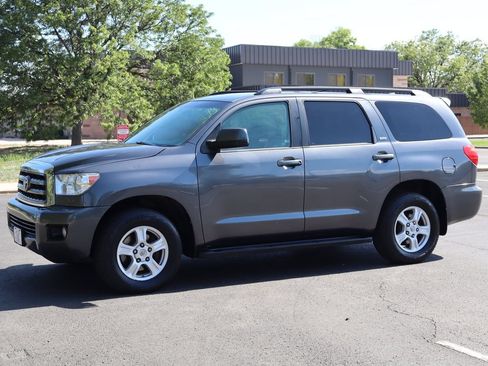 Used 2012 Toyota Sequoia SR5 w/ Premium Pkg AWD/4WD image 10