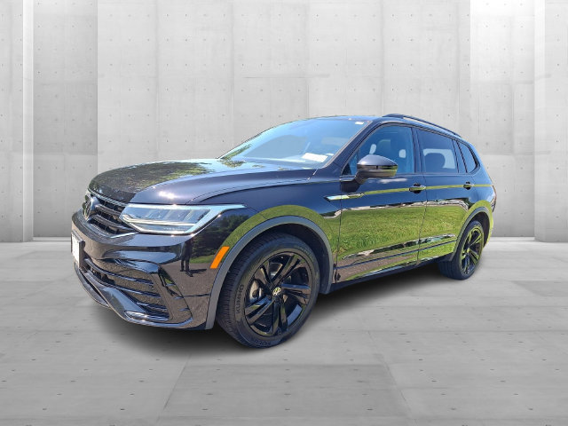 Used 2023 Volkswagen Tiguan SE R-Line AWD/4WD image 3