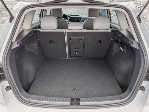 Certified 2024 Volkswagen Taos SE w/ Panoramic Sunroof Package AWD/4WD image 13