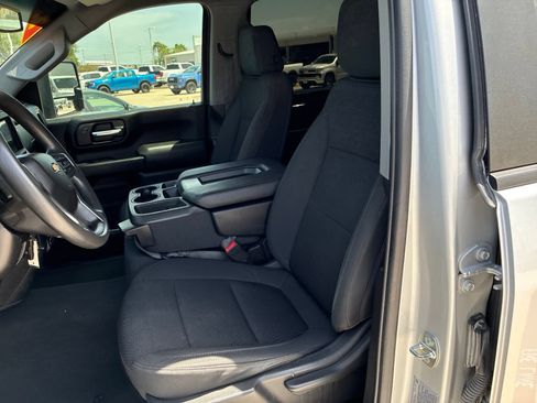 Used 2022 Chevrolet Silverado 2500 Custom w/ Custom Value Package AWD/4WD image 17
