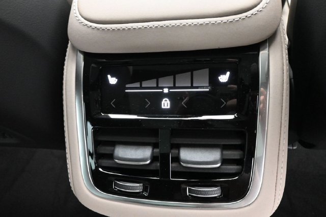 New 2027 Volvo XC90 B5 Plus AWD/4WD image 34