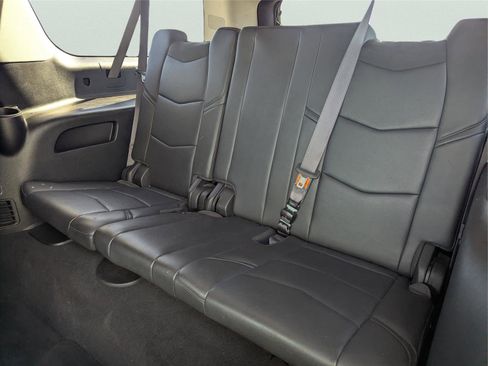 Used 2017 Cadillac Escalade ESV Luxury image 14