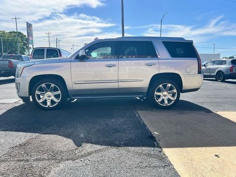 Used 2020 Cadillac Escalade Luxury AWD/4WD image 5
