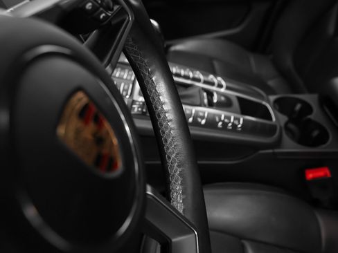 Certified 2020 Porsche Macan S AWD/4WD image 30