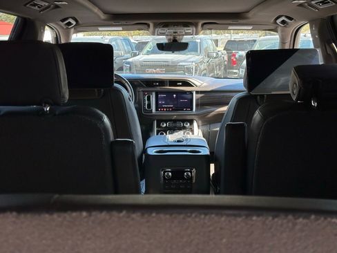 Used 2021 GMC Yukon XL Denali w/ Denali Premium Package image 9