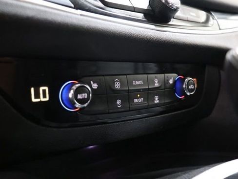 Used 2019 Buick Enclave Essence FWD image 25