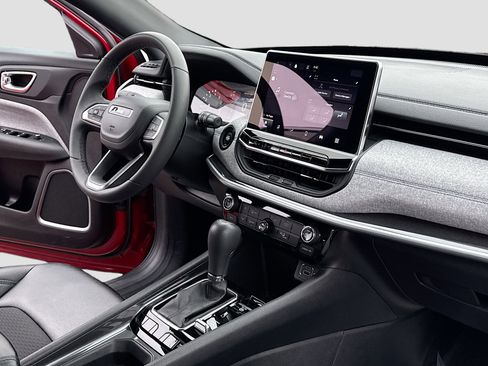 Used 2024 Jeep Compass Latitude image 5