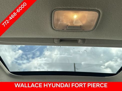 Used 2024 Hyundai Venue SEL FWD image 16