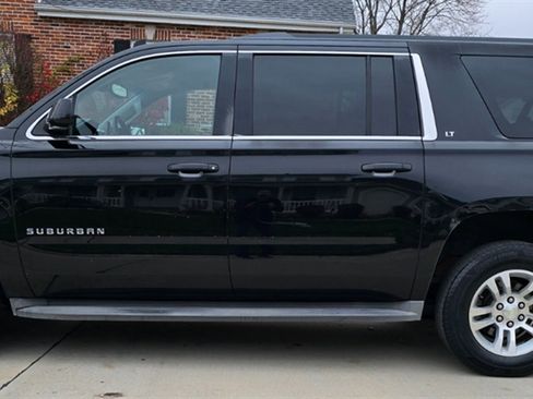 Used 2015 Chevrolet Suburban LT image 6