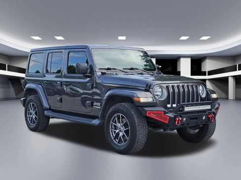 Used 2018 Jeep Wrangler Unlimited Sahara AWD/4WD image 7