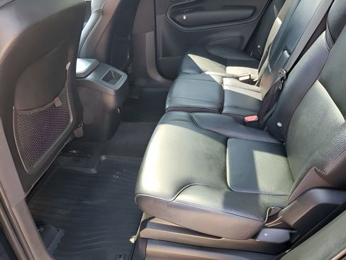 Used 2017 Volvo XC90 T5 Momentum w/ Vision Package image 19