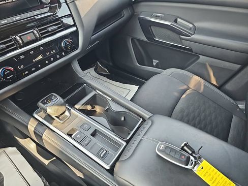 Used 2024 Nissan Pathfinder SV FWD image 24