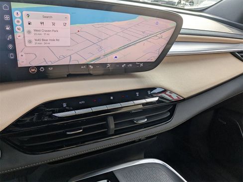 Used 2025 Buick Enclave Preferred w/ Power Package image 18