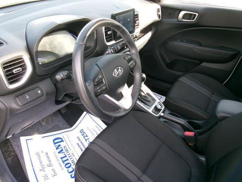 Used 2025 Hyundai Venue SEL FWD image 12