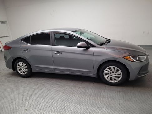 Used 2017 Hyundai Elantra SE image 11