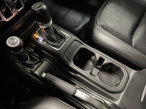 Used 2022 Jeep Gladiator Overland w/ Popular Equipment Package image 7