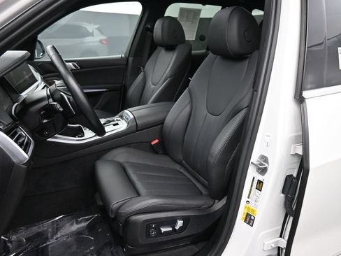 Used 2022 BMW X5 xDrive45e w/ Climate Comfort Package AWD/4WD image 16