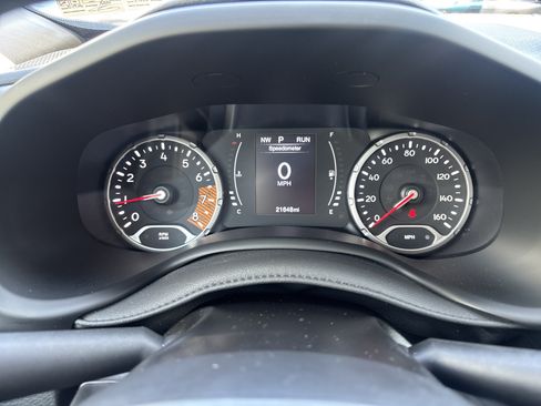 Used 2023 Jeep Renegade Latitude w/ Premium Group AWD/4WD image 7