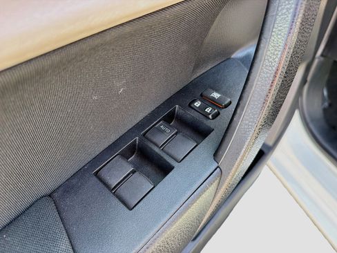 Used 2016 Toyota Corolla LE FWD image 13