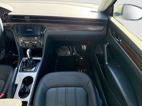 Used 2020 Volkswagen Passat 2.0T SEL image 18