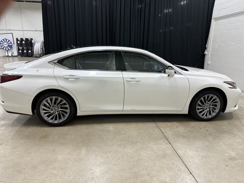 Used 2023 Lexus ES 350 w/ Accessory Package (Z2) FWD image 11